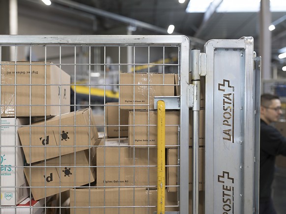 L&#039;e-commerce a profit� de la forte hausse des achats sur le territoire national, qui p�sent pour 12,3 milliards, tandis que les achats en ligne � l&#039;�tranger, qui repr�sentent 2,1 milliards,  ...