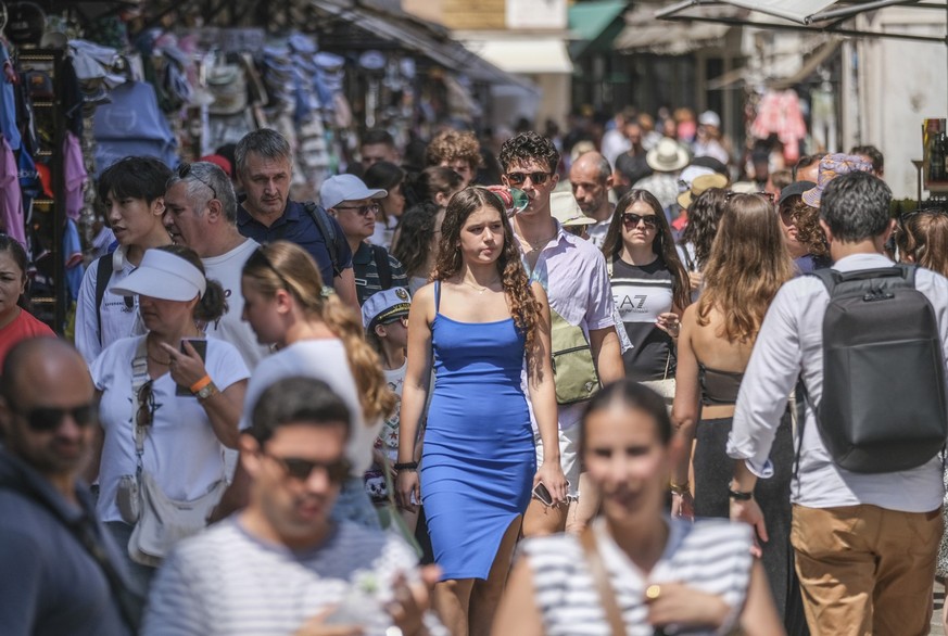 Envahie par les touristes, Venise tente une parade pour les endiguer