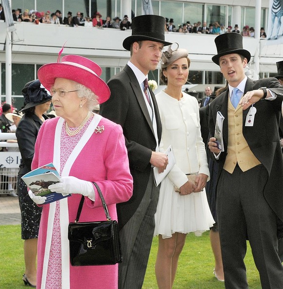 EPSOM, ENGLAND - JUNE 04: (EMBARGOED FOR PUBLICATION IN UK TABLOID NEWSPAPERS UNTIL 48 HOURS AFTER CREATE DATE AND TIME. MANDATORY CREDIT PHOTO BY DAVE M. BENETT/GETTY IMAGES REQUIRED) (L to R) Queen  ...