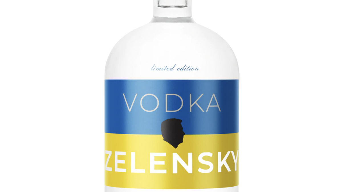 Pour aider l'Ukraine, des Suisses lancent la vodka Zelensky