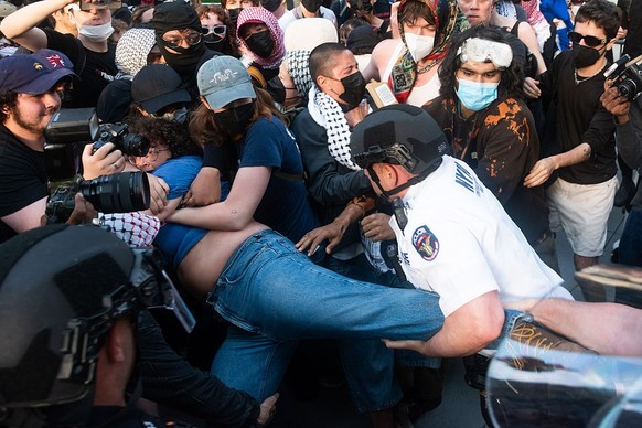 Police make arrests during an anti-ICE protest outside 26 Federal Plaza in Manhattan, New York on Thursday, June 10, 2025. (Gardiner Anderson/New York Daily News/Tribune News Service via Getty Images)
