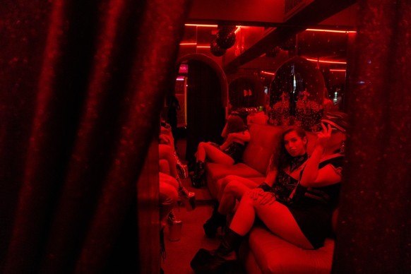 Les numéros policier ont la cote au Flash Dancers en Ukraine