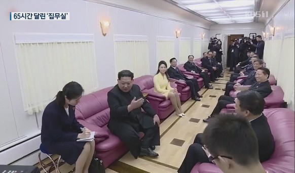 La chaîne d'Etat JoongAng TV a révélé récemment des images de l'intérieur du train présidentiel à l'occasion d'un film documentaire, «Le père du peuple», tout à la gloire de Kim Jong-un.