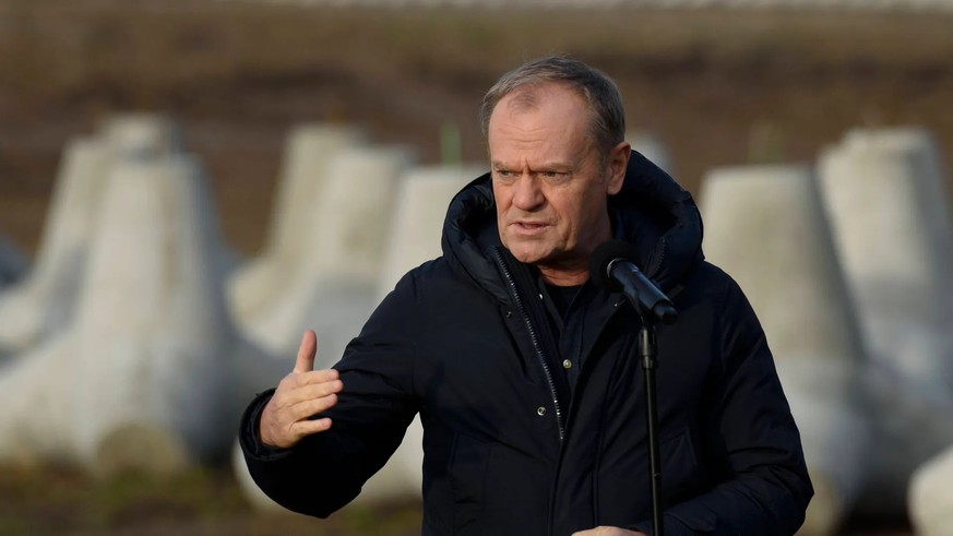 Le Premier ministre polonais Donald Tusk devant le «bouclier oriental».