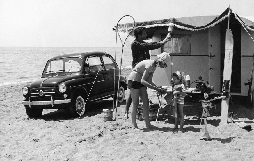 Camping on the beach. 1960 01 02 1960 972_45_W265274