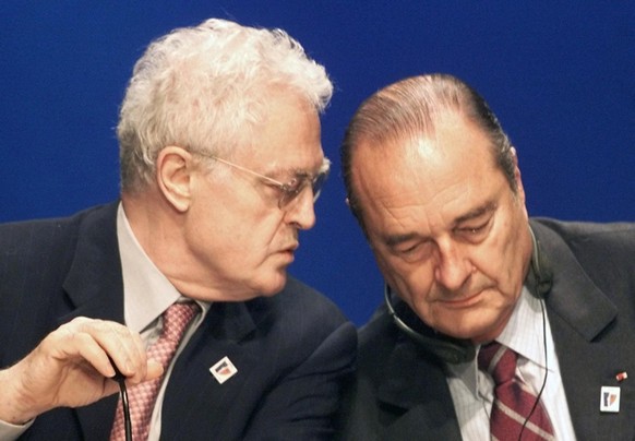 (FILES) French Prime Minister Lionel Jospin (L) covers his microphone while talking to French President Jacques Chirac on December 8, 2000 during a press conference at the EU summit in Nice. Former so ...