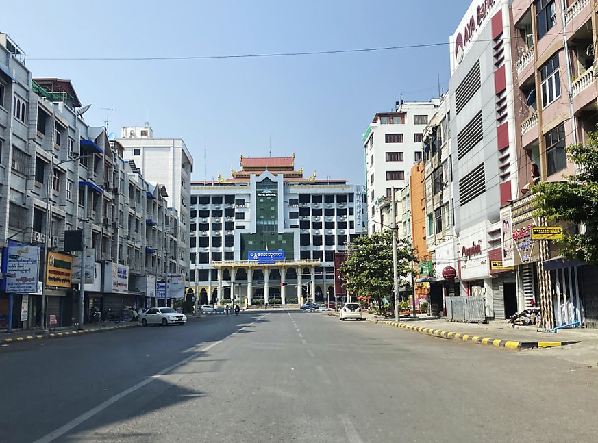 Les rues de Mandalay étaient désertes pour marquer le premier anniversaire du coup d&#039;Etat en Birmanie.