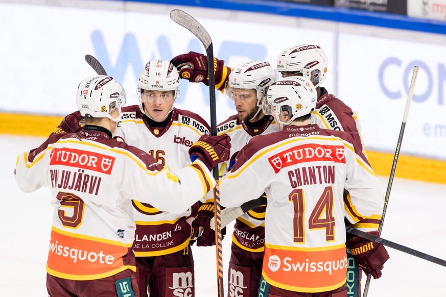 Jesse Puljujaervi (GSHC), Jimmy Vesey (GSHC), Marc-Antoine Pouliot (GSHC), Giancarlo Chanton (GSHC) und Dave Sutter (GSHC), von links, bejubeln das Tor zum 0:1 im Spiel der Eishockey National League z ...
