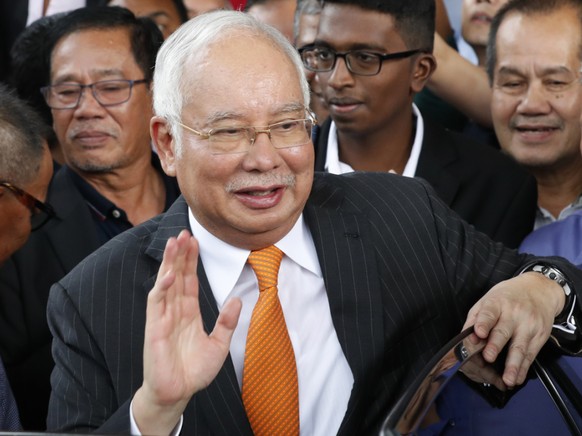 L&#039;ombre de l&#039;ancien Premier ministre malaisien Najib Razak, grand b�n�ficiaire du siphonnage du fonds 1MDB, va planer sur le proc�s de deux hommes d&#039;affaires qui s&#039;ouvre mardi deva ...