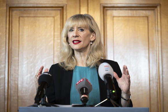 Nationalraetin und Praesidentin der Sicherheitspolitischen Kommission Priska Seiler Graf, SP-ZH, spricht waehrend einer Medienkonferenz der Sicherheitspolitischen Kommission des Nationalrats (SiK-N) z ...