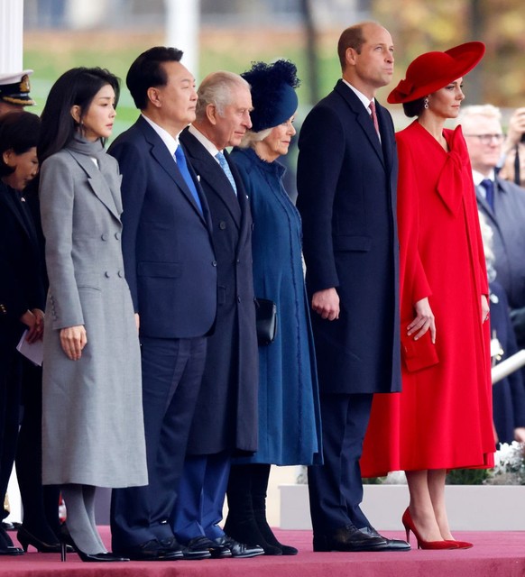 LONDON, ENGLAND - NOVEMBER 21: (L-R) President of South Korea, Yoon Suk Yeol, King Charles III, Prince William, Prince of Wales and Catherine, Princess of Wales attend a ceremonial welcome for The Pre ...