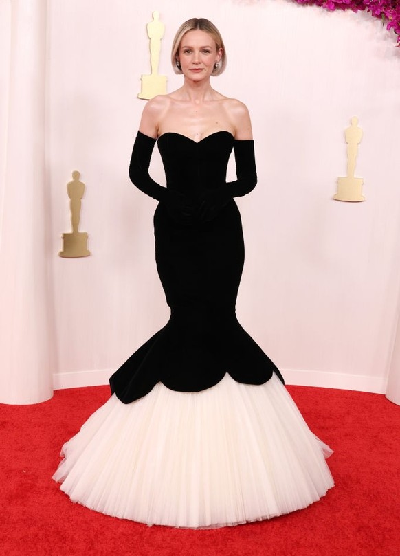 HOLLYWOOD, CALIFORNIA - MARCH 10: Carey Mulligan attends the 96th Annual Academy Awards on March 10, 2024 in Hollywood, California. (Photo by John Shearer/WireImage)