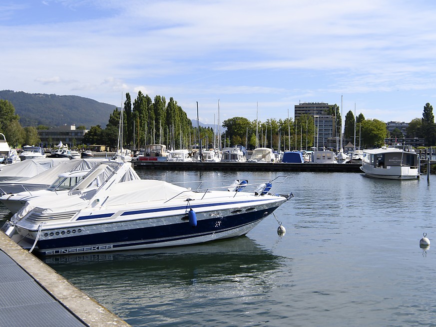 L'approvisionnement en �nergie � partir de l'eau du lac de Bienne a d�but� (photo pr�texte).