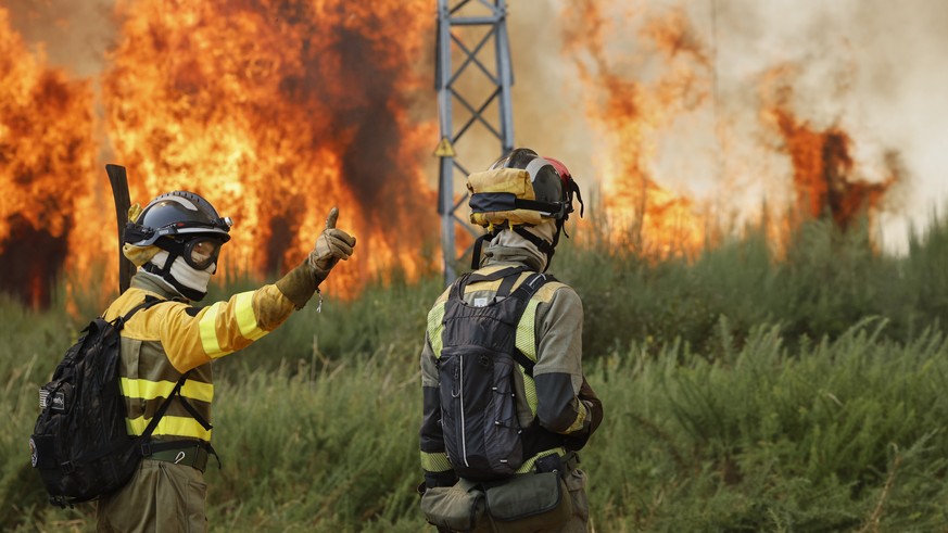 Un pompier décède dans des incendies en Espagne