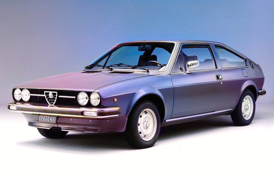 Alfa Romeo Alfasud Sprint 1976

https://it.wikipedia.org/wiki/Alfa_Romeo_Alfasud_Sprint
