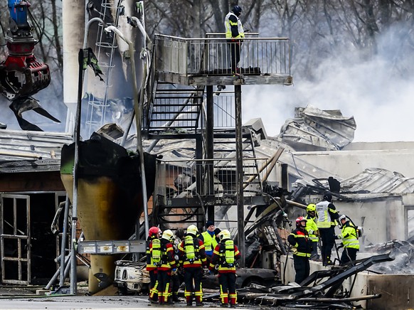 Un corps sans vie a �t� d�couvert dans l'exploitation agricole ravag�e par les flammes la semaine derni�re � Bottens (VD) (archives)