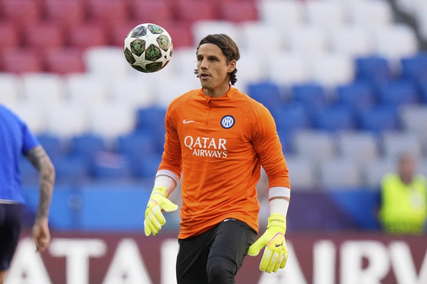 Inter Milan&#039;s goalkeeper Yann Sommer warms up during a training session ahead of the Champions League final soccer match between Paris Saint-Germain and Inter Milan at the Allianz Arena in Munich ...