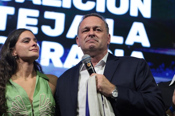 epa11739146 Candidate of the National Party, Alvaro Delgado (R), speaks to his followers after being defeated in the presidential elections in Montevideo, Uruguay, 24 November 2024. Delgado congratula ...