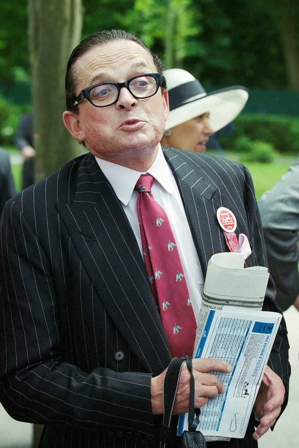 CHANTILLY, FRANCE - JUNE 11: Alec Wildenstein attends the Prix de Diane Hermes on June 11, 2000 in Chantilly, France. (Photo by Luc Castel/GettyImages)