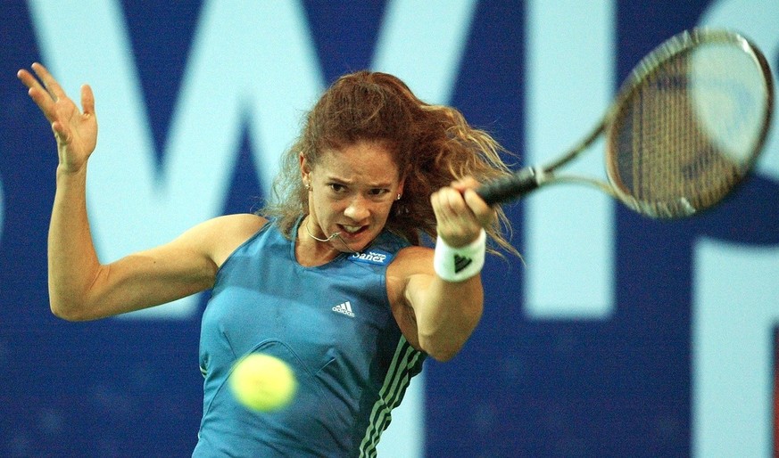 Switzerland&#039;s Patty Schnyder returns a ball to US Lindsay Davenport, during the final game at the Swisscom Challenge Tennis Tournament, Sunday, October 21, 2002, in Kloten, Switzerland. Patty Sch ...