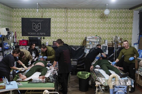 Medics treat injured Ukrainian servicemen at Medical Service &quot;Ulf&quot; of the 108th Separate Battalion &quot;Da Vinci Wolves&quot; on Pokrovsk direction, Ukraine, Monday, Dec. 23, 2024. (AP Phot ...