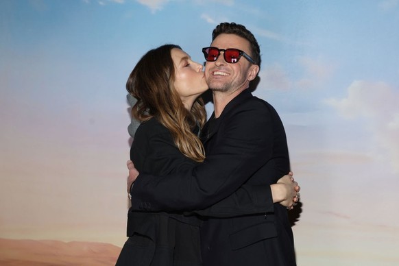 WEST HOLLYWOOD, CALIFORNIA - MARCH 14: (L-R) Jessica Biel and Justin Timberlake attend Justin Timberlake's 'EVERYTHING I THOUGHT IT WAS' Album Release Party at Dan Tana's on March  ...