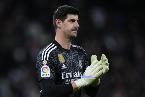 Real Madrid&#039;s goalkeeper Thibaut Courtois applauds fans at the end of the Spanish La Liga soccer match between Real Madrid and Atletico Madrid at the Santiago Bernabeu stadium in Madrid, Spain, S ...