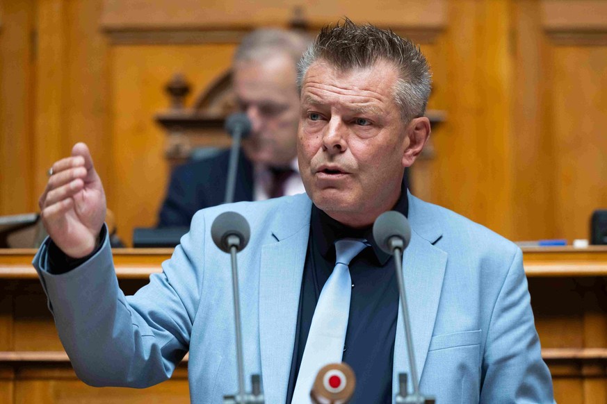 Reto Nause (Centre).