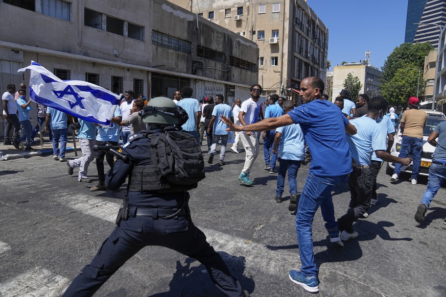 Eritrean protesters clash with Israeli riot police in Tel Aviv, Israel, Saturday, Sept. 2, 2023. Hundreds of Eritrean asylum seekers smashed shop windows and police cars in Tel Aviv on Saturday and cl ...