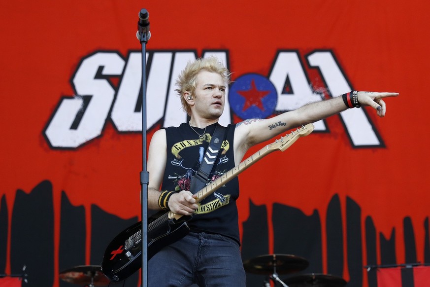Deryck Whibley, singer and guitarist of Canadian punkrock band &quot;Sum 41&quot;, performs on the main stage at the Greenfield Openair Festival, Thursday, June 8, 2017, in Interlaken, Switzerland. (K ...