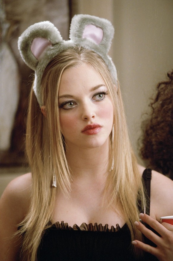 Mean Girls mit Amanda Seyfriend als Karen