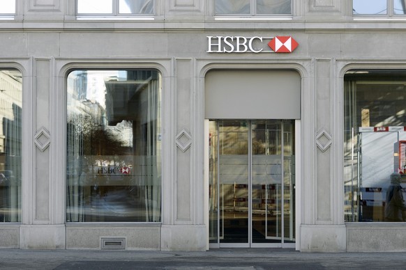 Bank HSBC am Zuercher Paradeplatz am Dienstag, 10. Februar 2015. Journalisten in �ber 40 Laendern haben am Montag die Resultate einer gemeinsamen Recherche unter dem Stichwort &quot;Swissleaks&quot; v ...