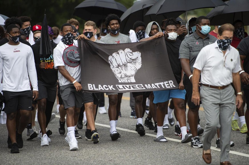 Au Texas, des parents ont accusé le comité scolaire d'avoir introduit les «antifas et Black Lives Matter» à l'école.