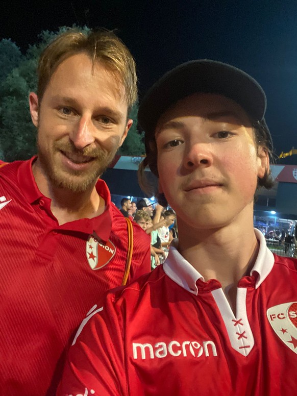 Avec le joueur du FC Sion Luca Zuffi.