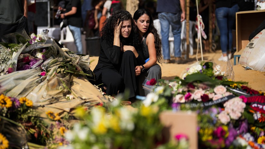 Mourners attend the funeral of David Caroll at Kibbutz Revivim, southern Israel, Sunday, Oct. 22, 2023. David Caroll was killed at kibbutz Beeri by Hamas militants on Saturday, Oct. 7, as they carried ...