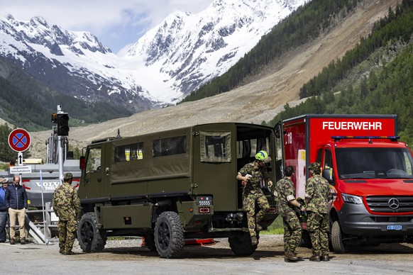 Swiss Army soldiers arrives in Wiler, Switzerland, Thursday, May 29, 2025, as a large part of the village of Blatten, located in the Loetschental Valley in the canton of Valais, was buried under masse ...