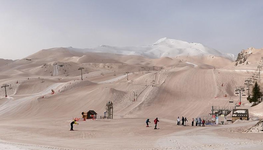 Pyrénées montagnes désert sahara