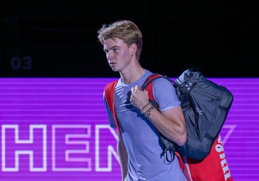 Le grand espoir du tennis suisse rencontre un sérieux problème