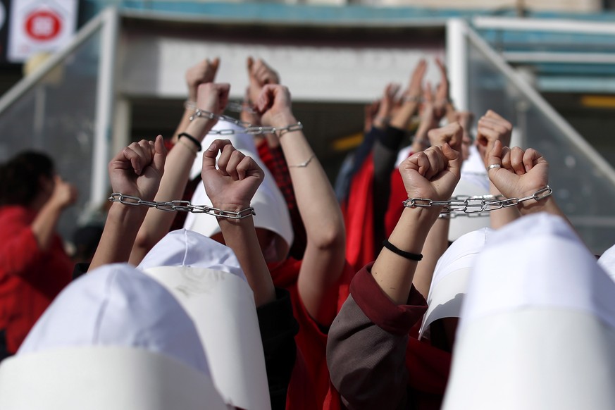 epa10538830 Women wearing costumes from the TV series &#039;The Handmaid&#039;s Tale&#039; attend a protest against the Israeli government&#039;s planned reform of the justice system, in Jerusalem, Is ...