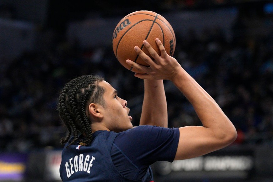 INDIANAPOLIS, INDIANA - NOVEMBER 24: Kyshawn George #18 of the Washington Wizards shoots during the first half against the Indiana Pacers at Gainbridge Fieldhouse on November 24, 2024 in Indianapolis, ...