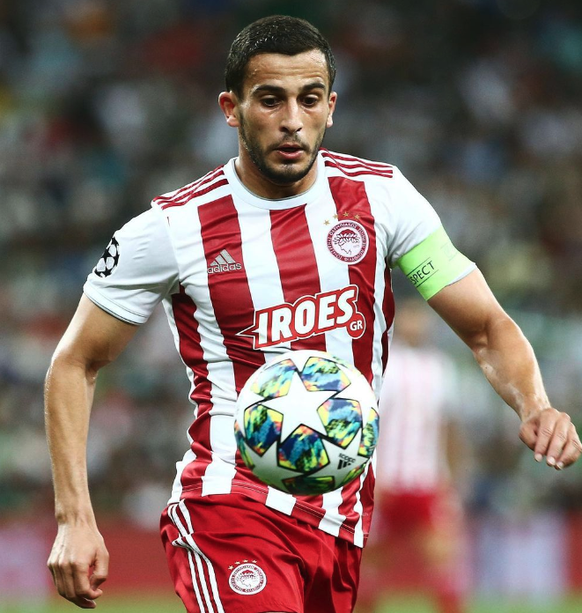 Omar Elabdellaoui avec le maillot de l'Olympiakos, où il a joué de 2014 à 2020.