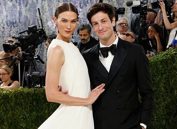 NEW YORK, NEW YORK - MAY 04: (L-R) Karlie Kloss and Joshua Kushner attend the 2026 Met Gala celebrating "Costume Art" at Metropolitan Museum of Art on May 04, 2026 in New York City. (Photo b ...