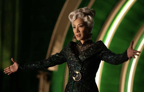 Michelle Yeoh apporte un peu de profondeur au film.