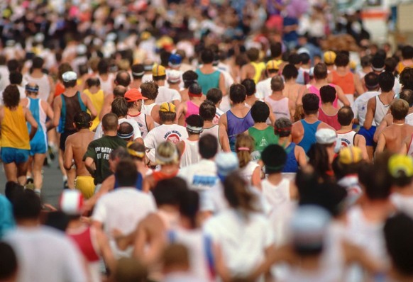 NEW YORK - NOVEMBER 4: Runners competing in the 1990 New York City Marathon run in Brooklyn near the Queensboro Bridge on November 4, 1990 in New York, New York. (Photo by David Madison/Getty Images)