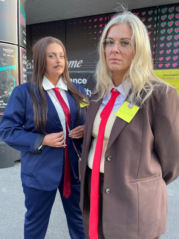 Deux amies écossaises qui se rendent chaque année à l&#039;Eurovision et qui se sont déguisées en Tommy Cash