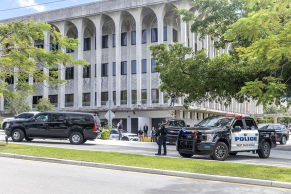 epa11621307 A convoy, transporting Ryan Routh, the man facing federal charges over a possible attempted assassination of former US president Donald Trump, leaves the Paul G. Rogers Federal Building an ...