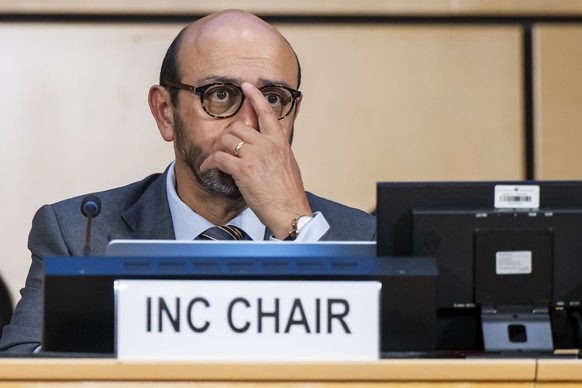 epa12301125 Chair of the International Negotiating Committee Luis Vayas Valdivieso gestures during a plenary session of the Second Part of the Fifth Session of the Intergovernmental Negotiating Commit ...