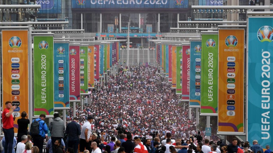 Les rues de Londres, ici à Wembley, vibrent des dizaines de milliers de supporters.