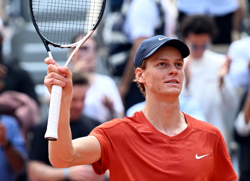 epa11389293 Jannik Sinner of Italy celebrates winning his Men&#039;s Singles quarterfinal match against Grigor Dimitrov of Bulgaria during the French Open Grand Slam tennis tournament at Roland Garros ...