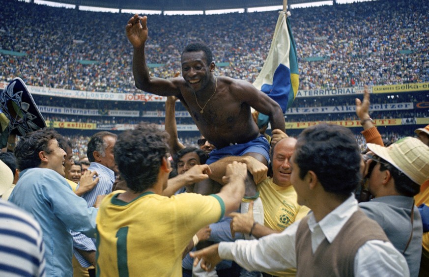 ** ADVANCE FOR WEEKEND EDITONS, MAY 29-30 ** FILE - In this June 21, 1970 file photo, Brazil's Pele is hoisted on shoulders of his teammates after Brazil won the World Cup final against Italy, 4- ...